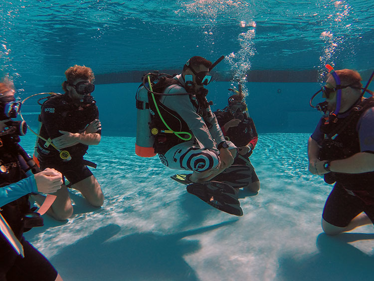 PADI IDC confined